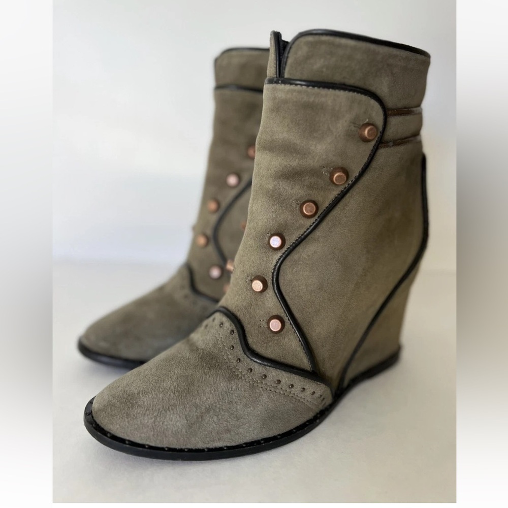 Ivy Kirzhner Army Green Suede Ankle Boots with Copper/Gold  Accents Studs 7